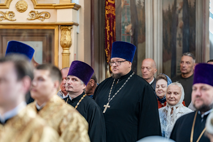 Архиерейское богослужение в Петропавловском храме города Лыткарино